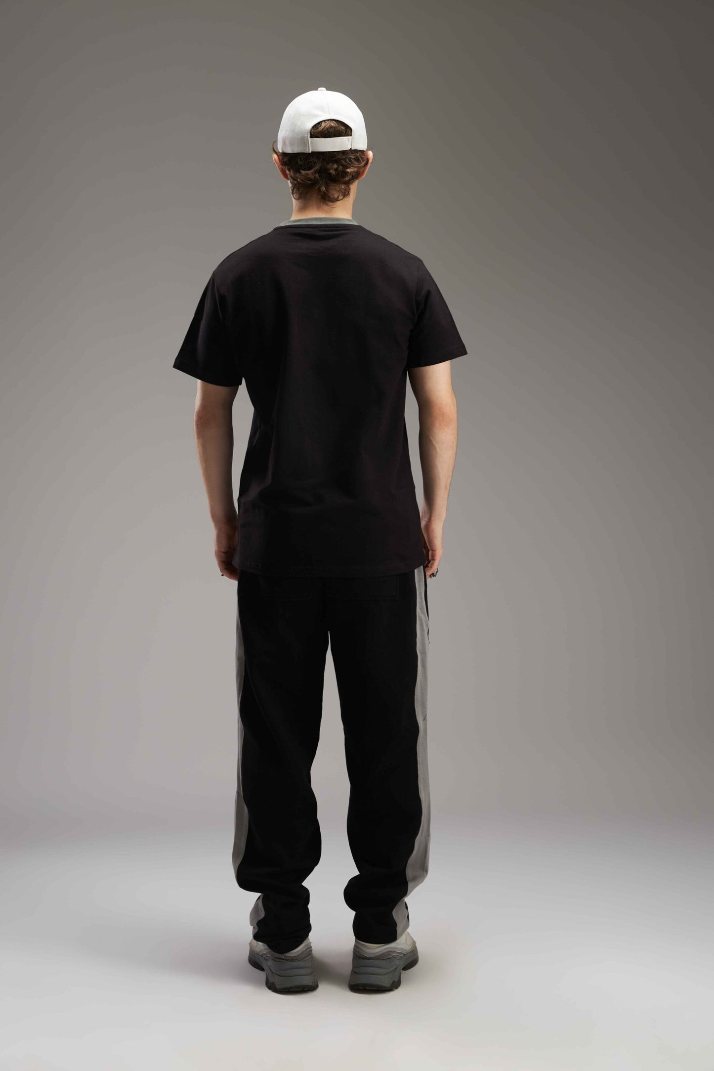 BLACK BASIC REGULAR FIT TEE