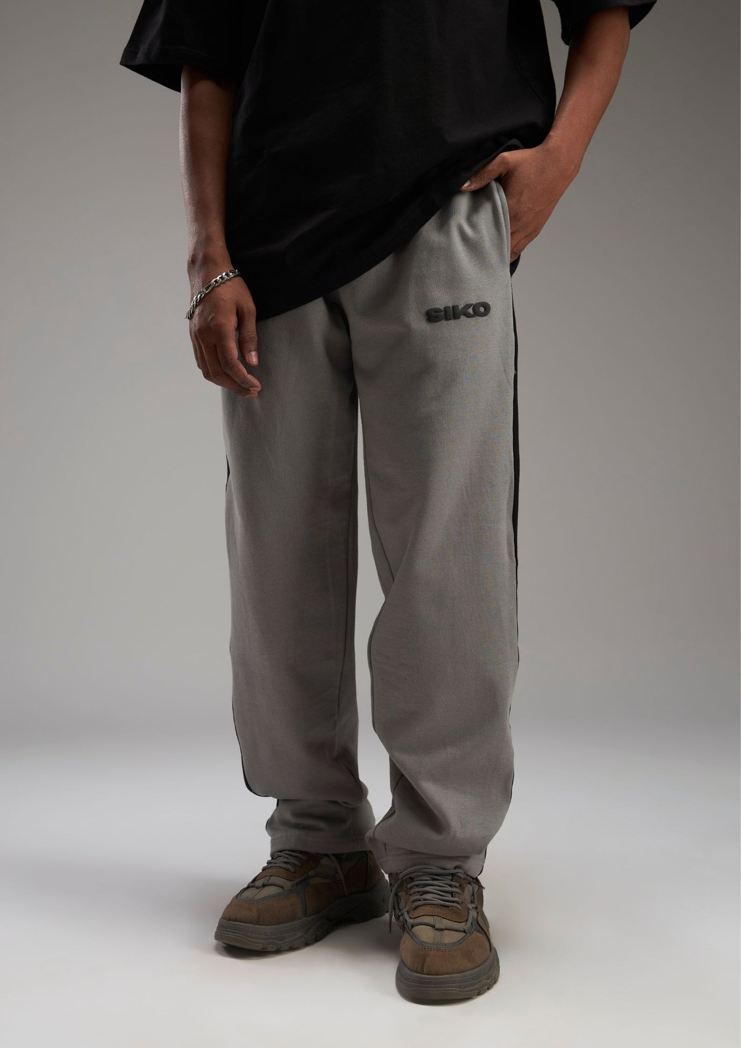GREY STRAIGHT FIT SWEATPANTS