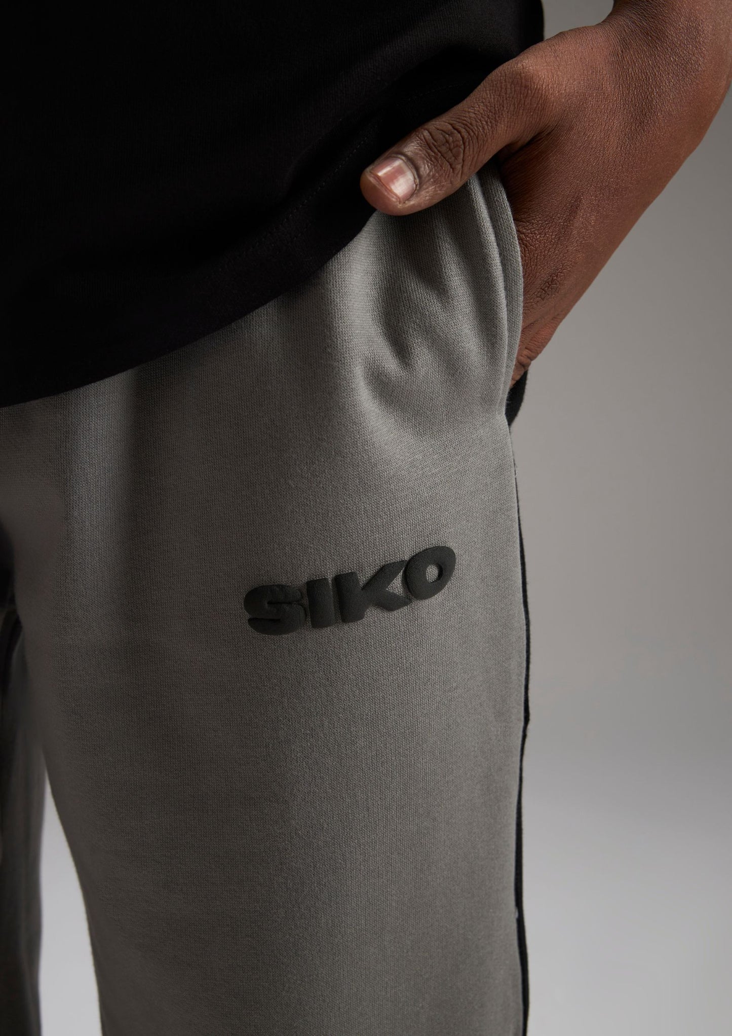 GREY STRAIGHT FIT SWEATPANTS