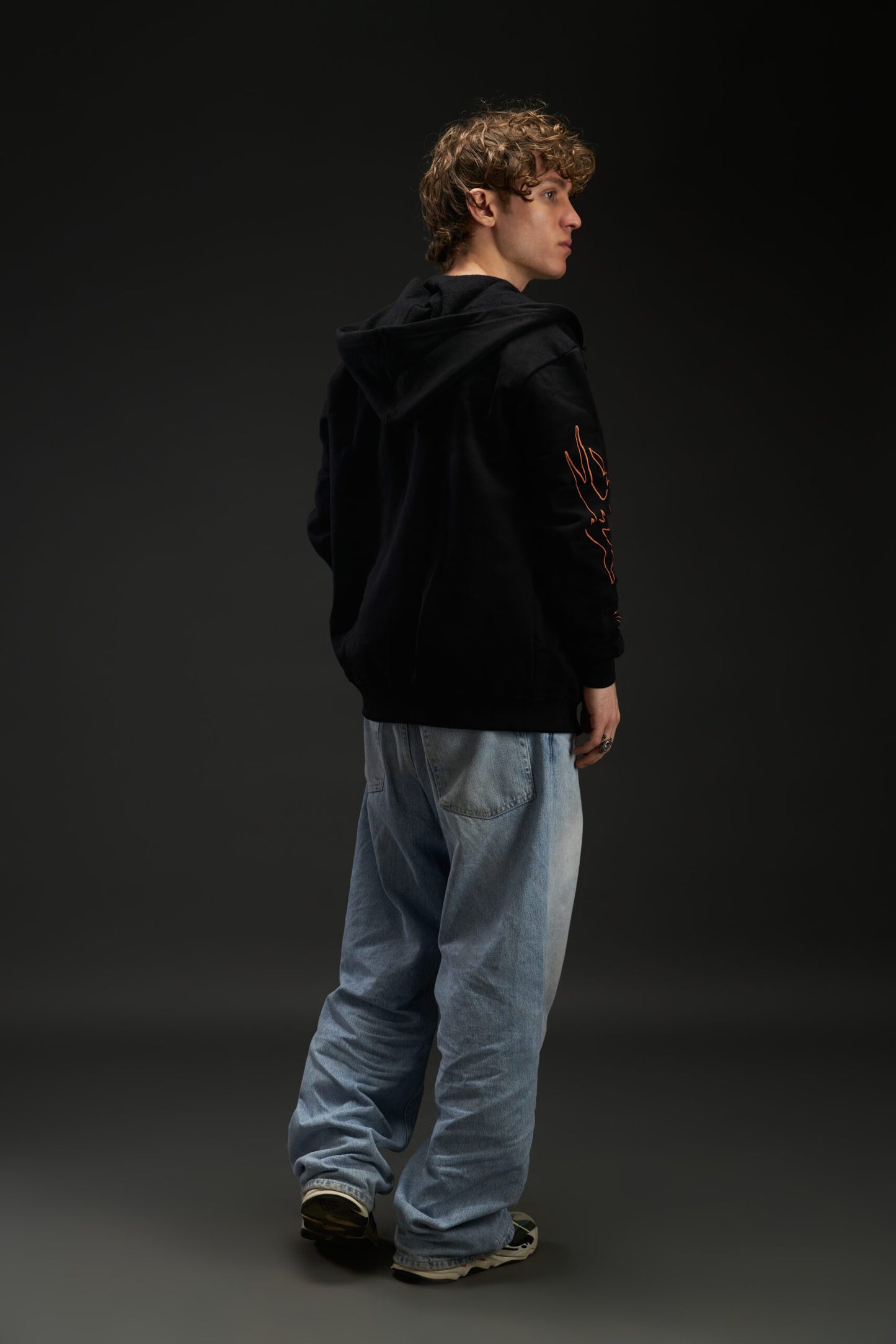 BLACK REGULAR FIT ZIPPER