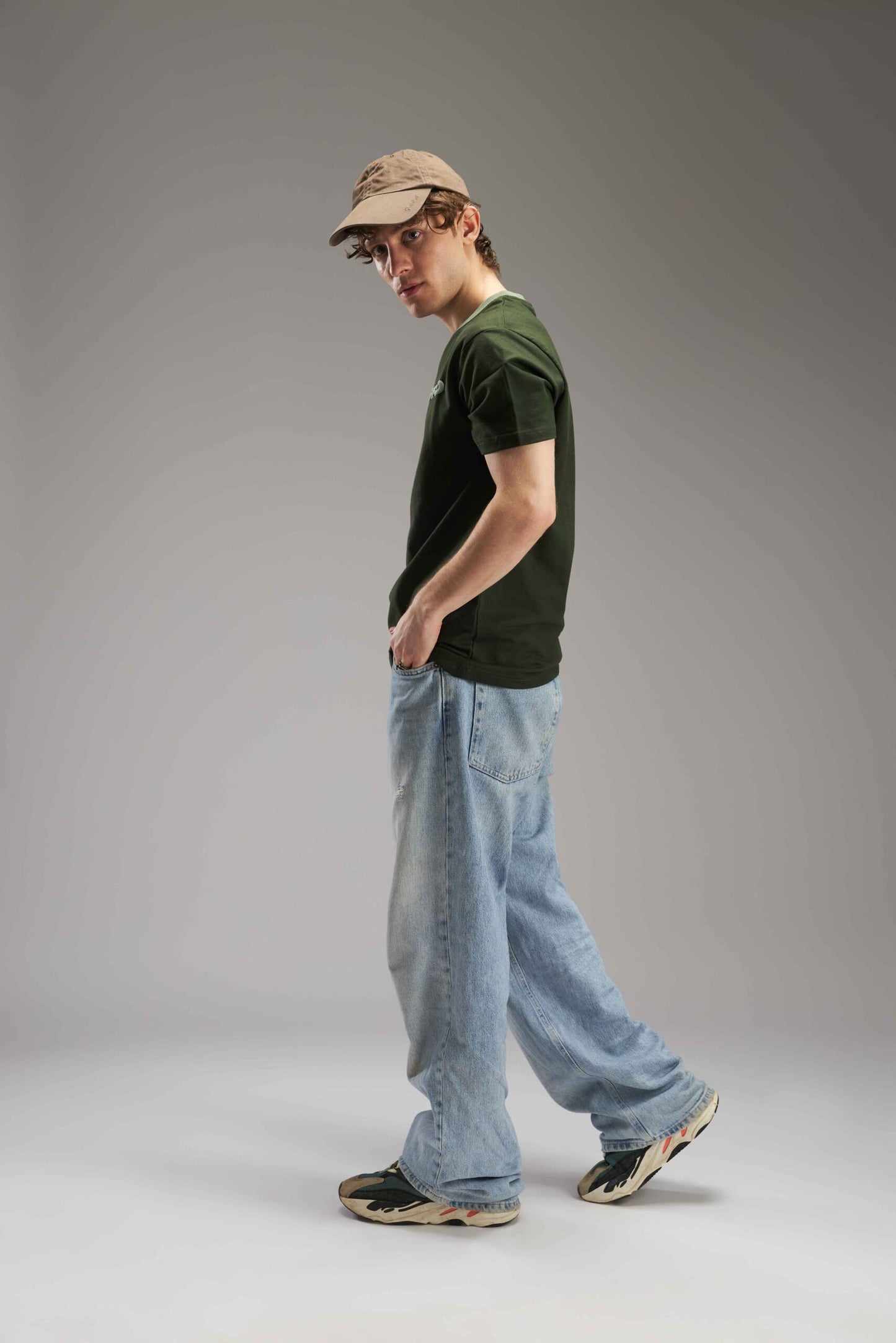OLIVE GREEN BASIC REGULAR FIT TEE