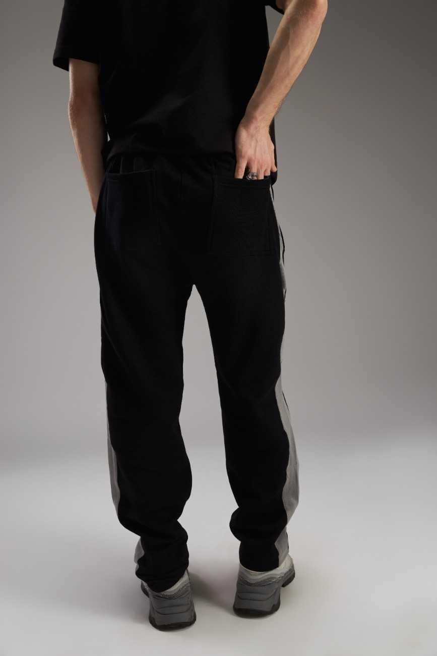BLACK STRAIGHT FIT SWEATPANTS