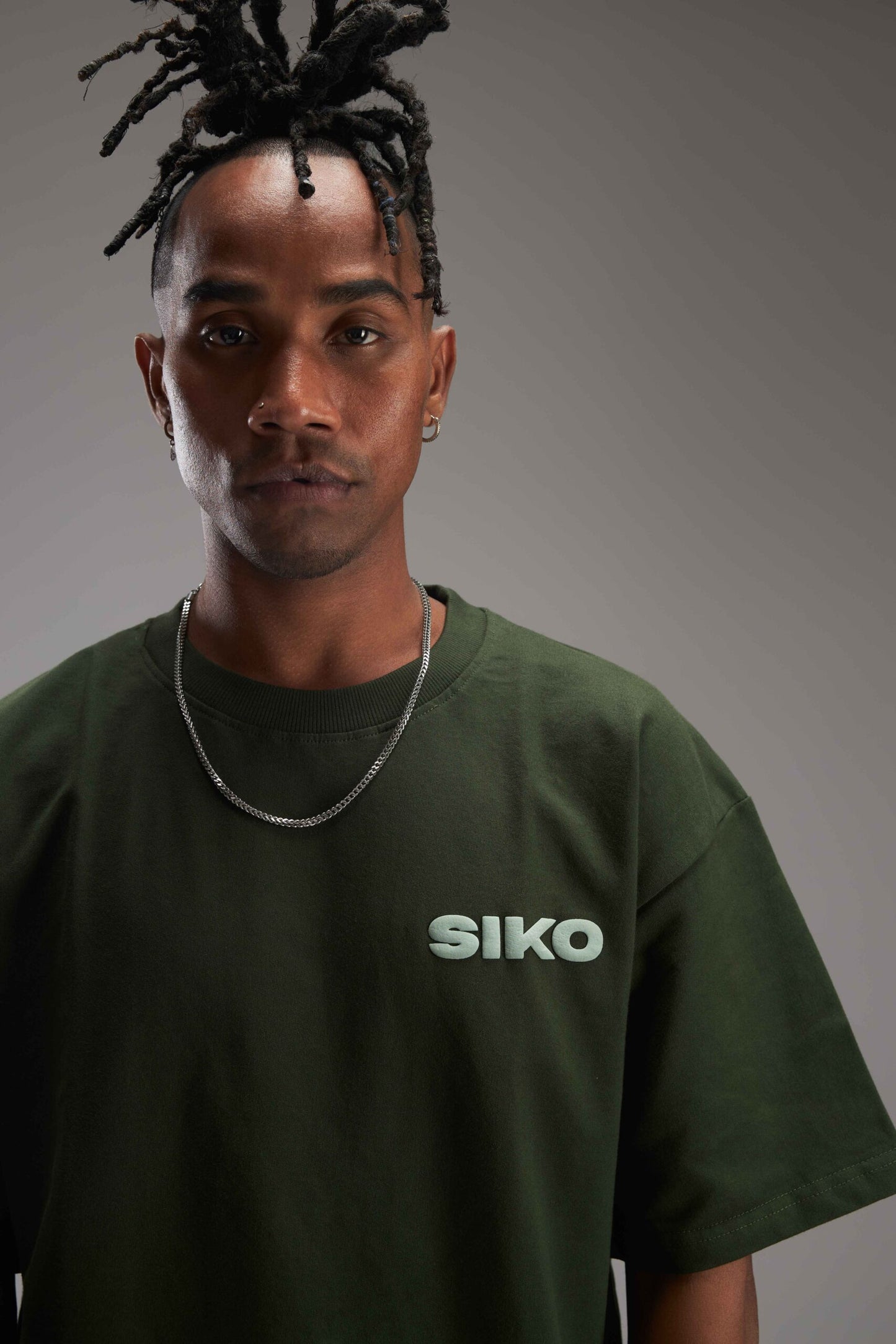 OLIVE GREEN BASIC OVERSIZED TEE