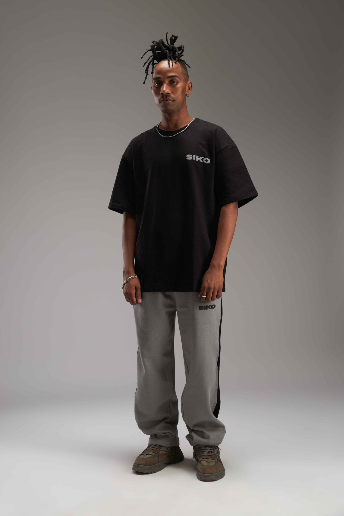 BLACK BASIC OVERSIZED TEE
