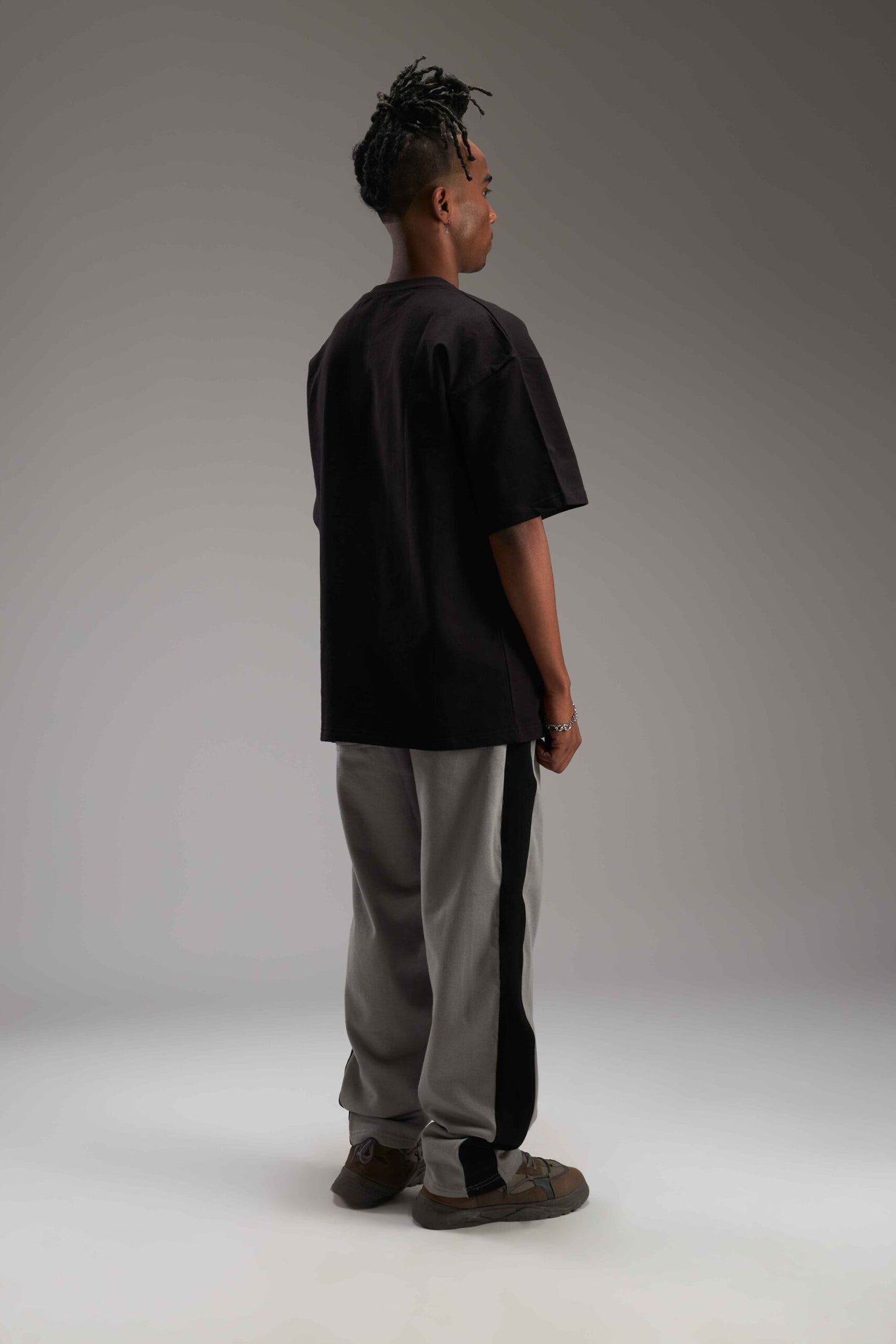 BLACK BASIC OVERSIZED TEE